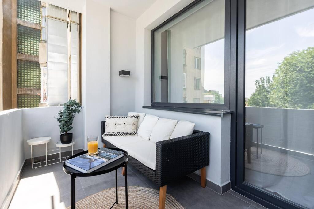 Apartment Bright 2br Flat - Location - Amazing Balcony Bukarest