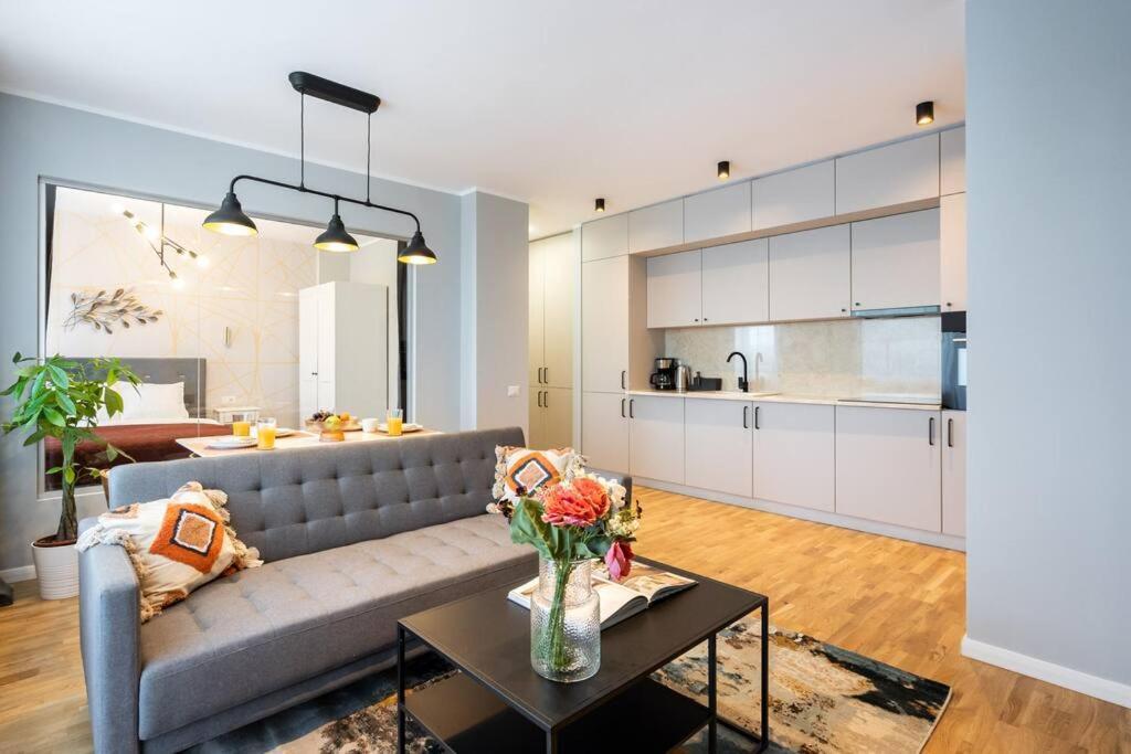 Appartamento Bright 2br Flat - Location - Amazing Balcony *
