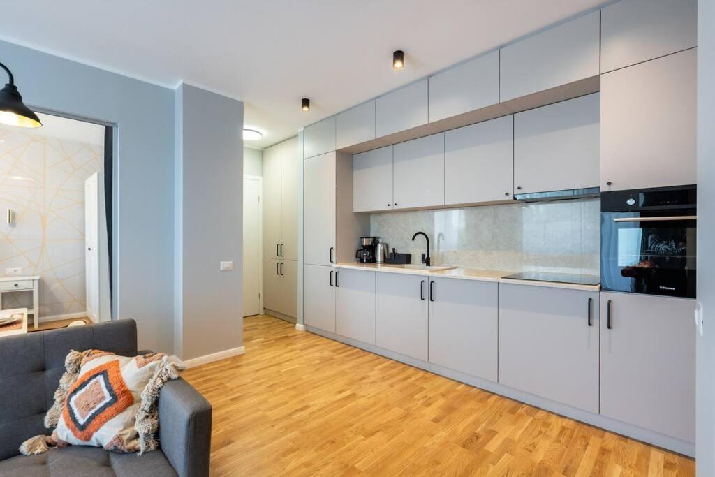 Apartment Bright 2br Flat - Location - Amazing Balcony Bucharest