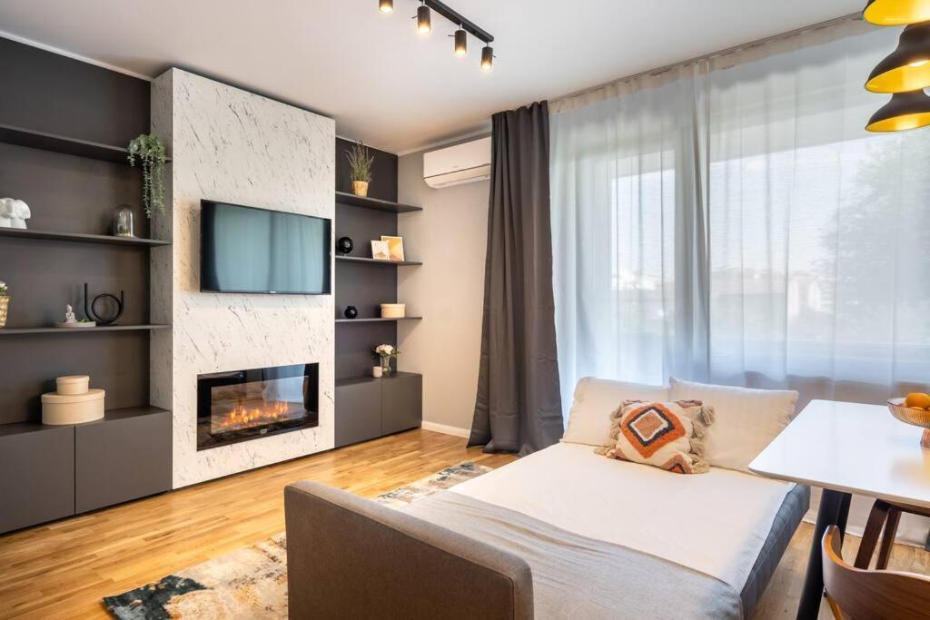 Bright 2br Flat - Location - Amazing Balcony Apartment