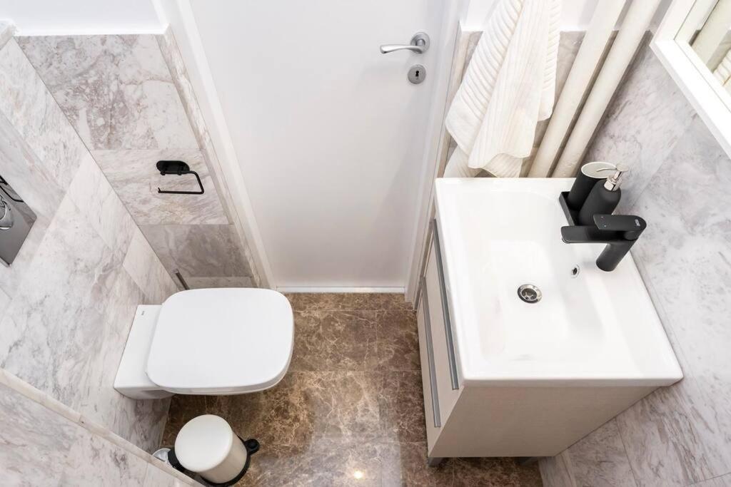 Appartamento Bright 2br Flat - Location - Amazing Balcony *